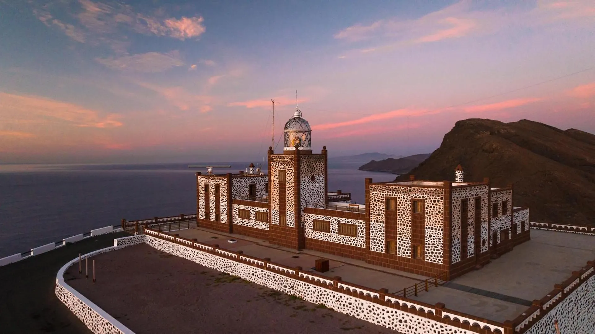 Casa Amaya - Spacious House With Pool, Large Garden, Bbq, 2 Terraces, And Ideal Location El Charco  Holiday home