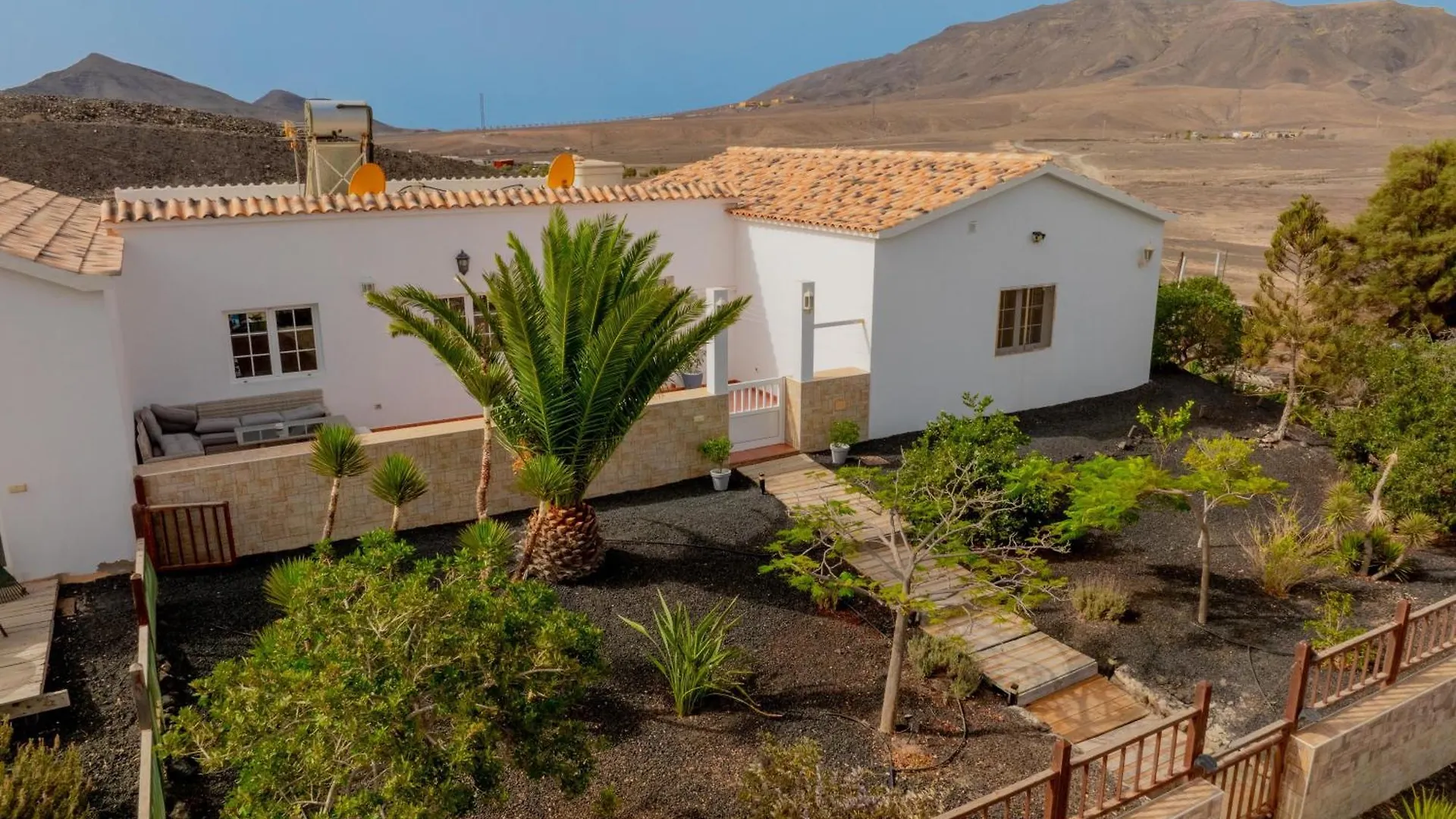Casa Amaya - Spacious House With Pool, Large Garden, Bbq, 2 Terraces, And Ideal Location El Charco  Spain